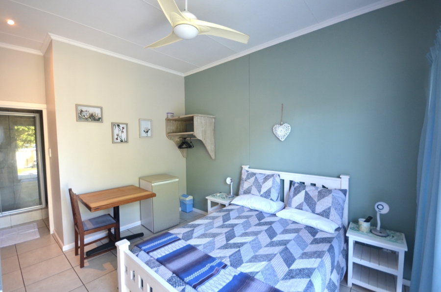 To Let 5 Bedroom Property for Rent in Kidds Beach Eastern Cape